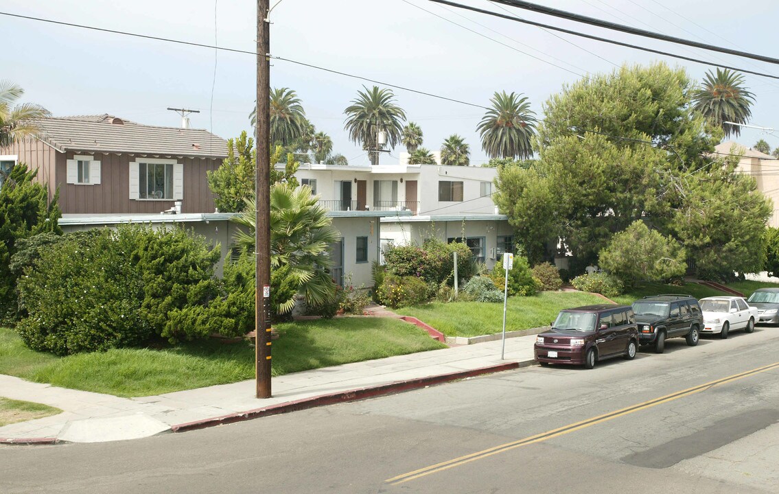 1802-1820 Bacon St in San Diego, CA - Building Photo