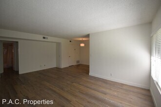 24347 Newhall Ave in Santa Clarita, CA - Building Photo - Building Photo