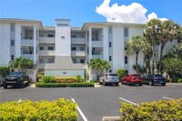 350 NE Edgewater Dr in Stuart, FL - Foto de edificio - Building Photo