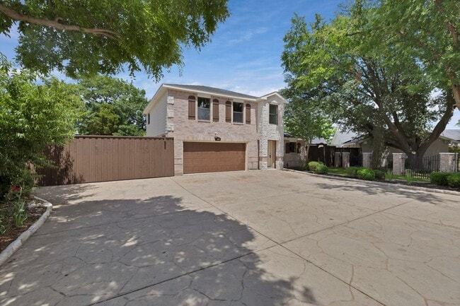 property at 3416 Stonecrest Cir