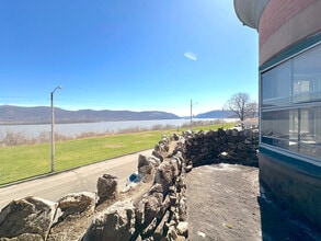 6 Bay View Ter, Unit 2 in Newburgh, NY - Foto de edificio - Building Photo