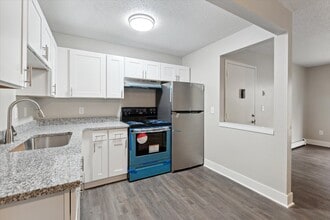 Center Court Apartments in Lowell, MI - Building Photo - Building Photo