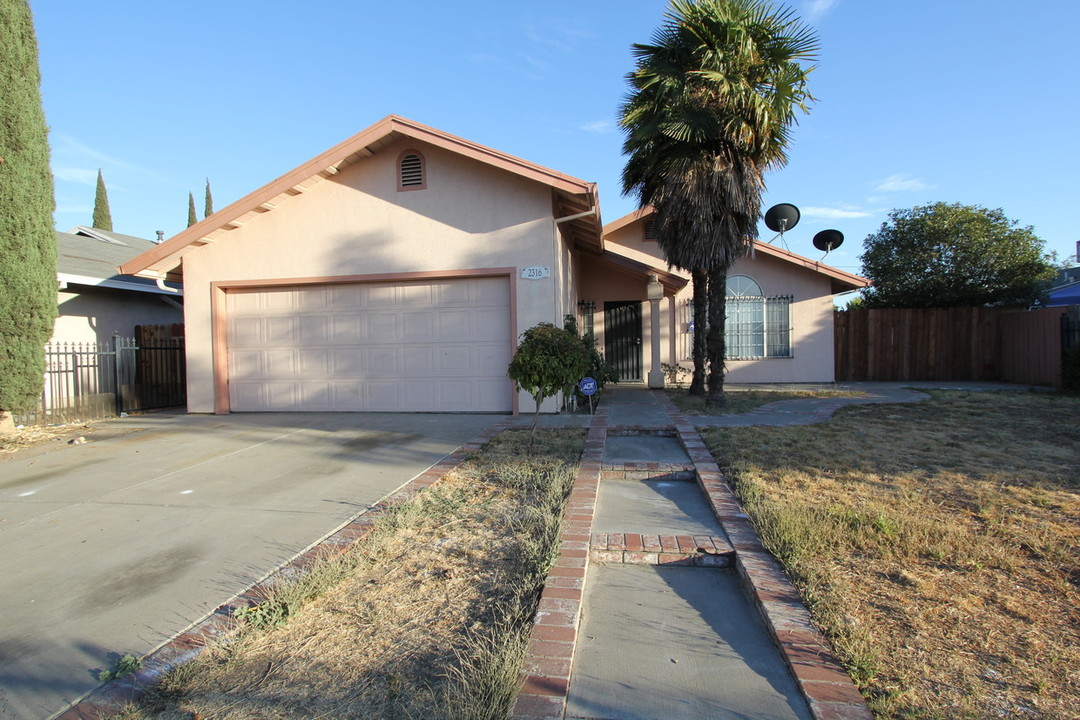 2316 E 8th St in Stockton, CA - Building Photo