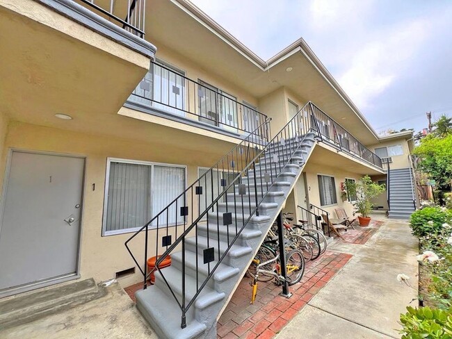 4215 McLaughlin Ave in Los Angeles, CA - Building Photo - Building Photo