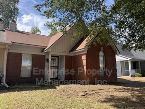 3913 Oak Branch Cir E in Memphis, TN - Building Photo - Building Photo