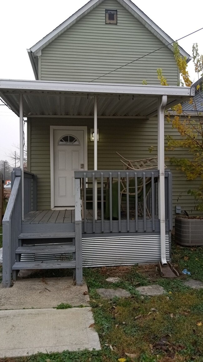 property at 185 S Cypress Ave