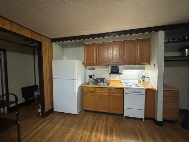 property at 2443 Loomis Dr