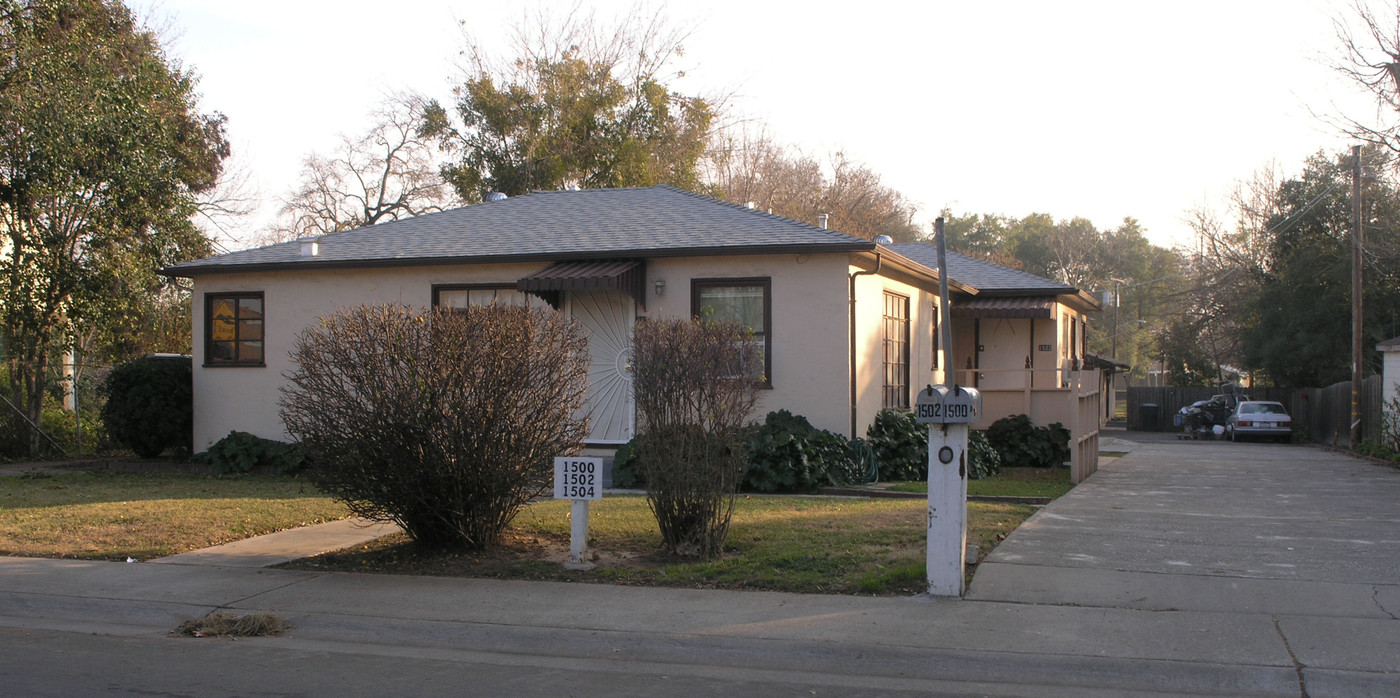 826-838 Carmelita Ave in Sacramento, CA - Foto de edificio