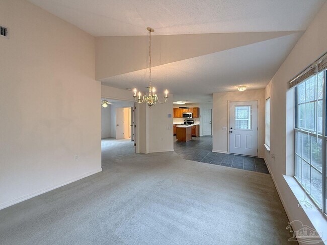 1039 E Maxwell St in Pensacola, FL - Building Photo - Building Photo