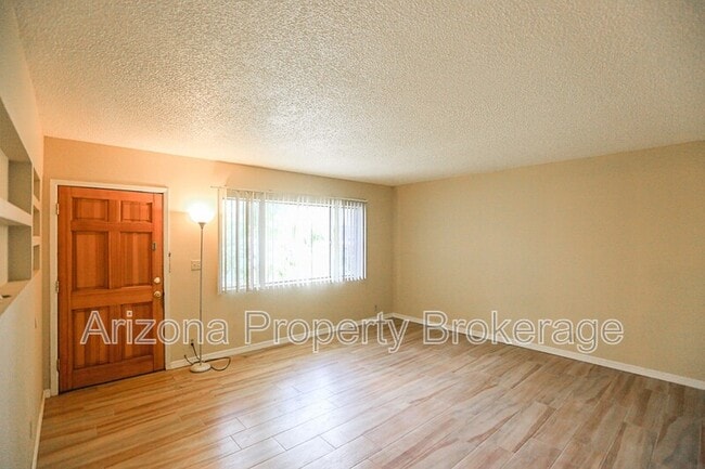 2408 W Morten Ave in Phoenix, AZ - Foto de edificio - Building Photo