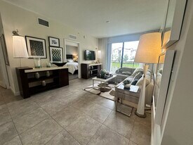 11360 NW 46th Ln in Doral, FL - Building Photo