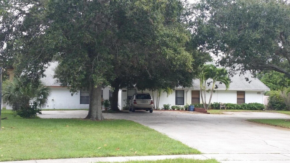 12738 Peconic Ct in Wellington, FL - Building Photo