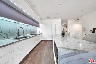 132 N Swall Dr in West Hollywood, CA - Building Photo - Building Photo