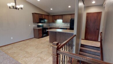 6604 E 45th St in Sioux Falls, SD - Foto de edificio - Building Photo