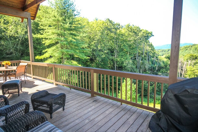 169 Dream Mountain Rd in Grassy Creek, NC - Building Photo - Building Photo