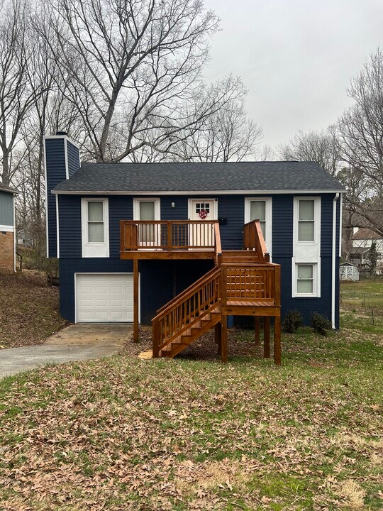 9702 Barkridge Rd in Mint Hill, NC - Building Photo