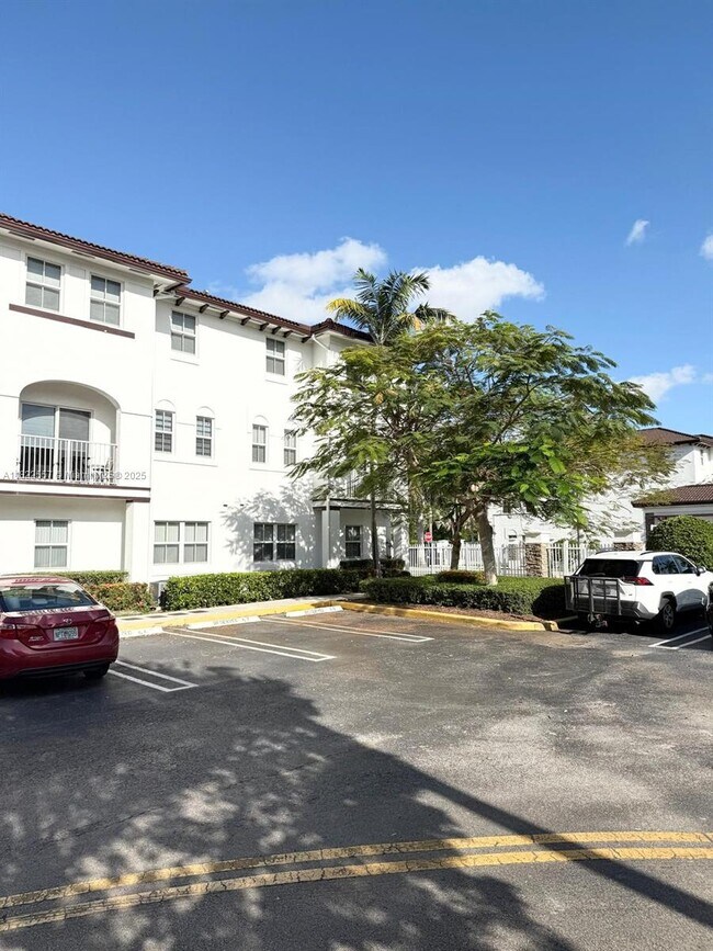 8900 NW 97th Ave in Doral, FL - Building Photo - Building Photo
