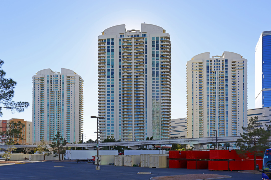 Turnberry Place in Las Vegas, NV - Building Photo