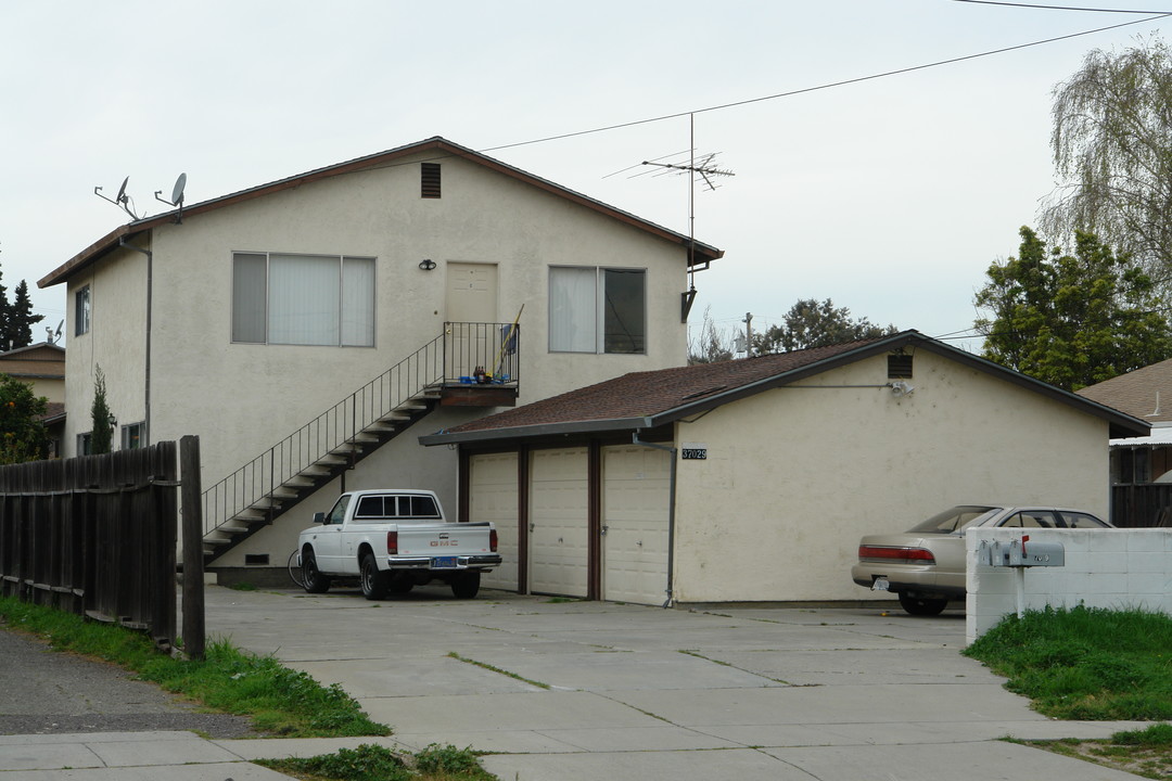 37029 Locust St in Newark, CA - Foto de edificio