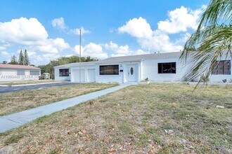 2417 Pierce St in Hollywood, FL - Building Photo - Building Photo