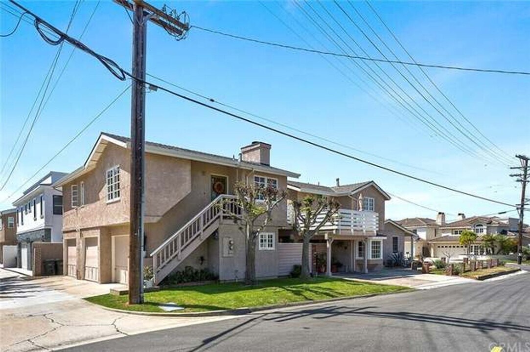 3244 Clay St in Newport Beach, CA - Building Photo