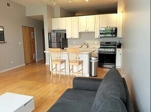 3944 N Claremont Ave in Chicago, IL - Foto de edificio - Building Photo