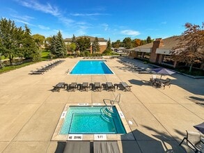 Prentiss Pointe Apartments in Harrison Township, MI - Foto de edificio - Building Photo