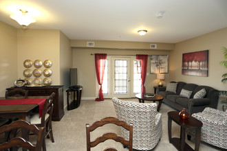 Connect55+ Londonderry Senior Living 55+ in Londonderry, NH - Foto de edificio - Interior Photo