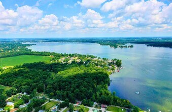 9821 N Marine Key Dr in Syracuse, IN - Building Photo - Building Photo