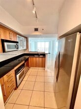 325 Biscayne Blvd in Miami, FL - Building Photo - Building Photo