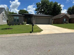 964 S Liberty Dr in Fayetteville, AR - Building Photo - Building Photo