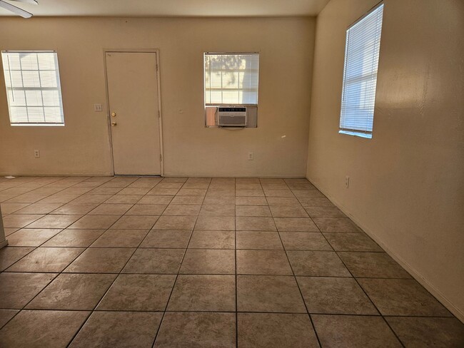 422 Munzer St in Shafter, CA - Building Photo - Building Photo