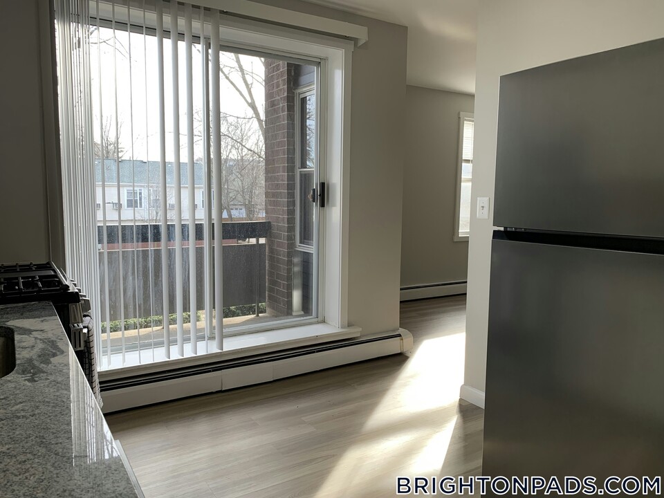 3 Bronsdon St in Boston, MA - Building Photo