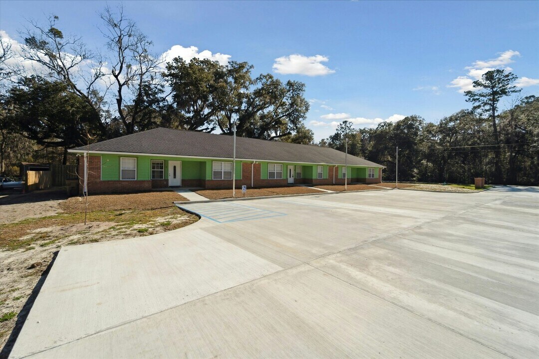 210 Peter King Rd in Riceboro, GA - Building Photo