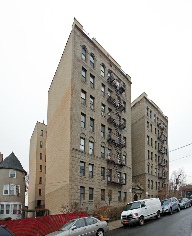 7 Highland Pl in Yonkers, NY - Building Photo - Building Photo