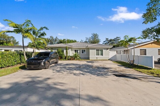 property at 6035 SW 40th Ct