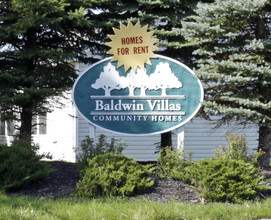 Baldwin Villas in Pontiac, MI - Building Photo - Building Photo