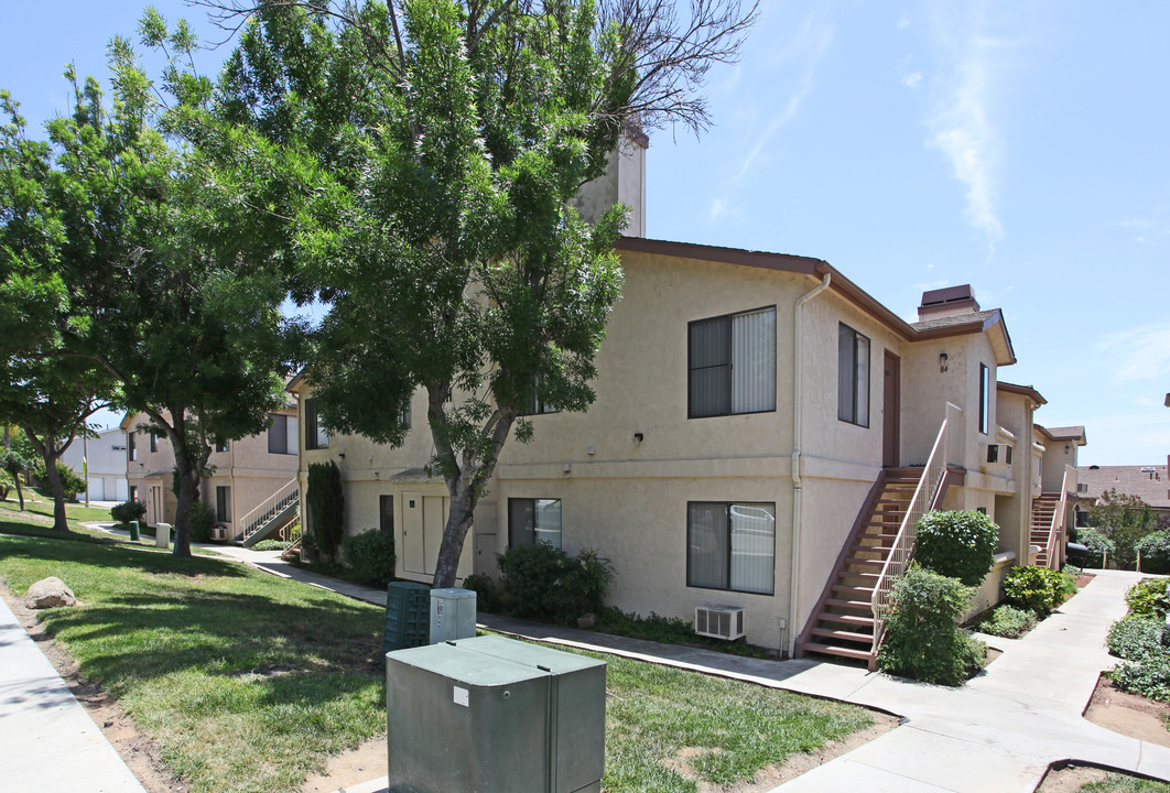 Fallbrook Hills Apartments in Fallbrook, CA - Foto de edificio