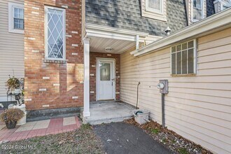 22 Willard Dr in Clifton Park, NY - Building Photo - Building Photo