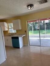 7544 Humboldt Ave in New Port Richey, FL - Building Photo - Building Photo