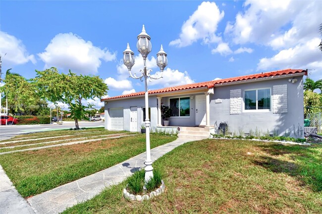 2195 SW 25th Ter in Miami, FL - Building Photo - Building Photo