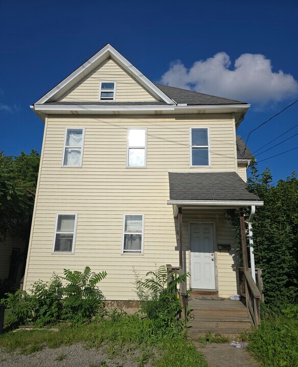 115 Fairview Ave in Butler, PA - Foto de edificio