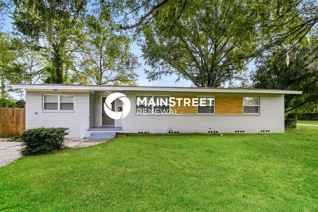 property at 2327 Hirsch Ave