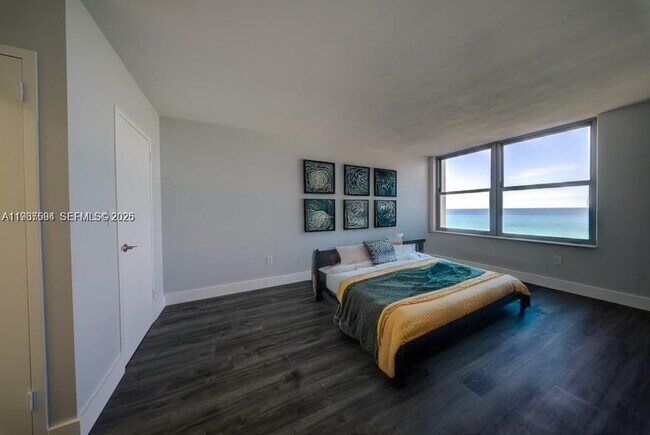 2899 Collins Ave in Miami Beach, FL - Building Photo - Building Photo