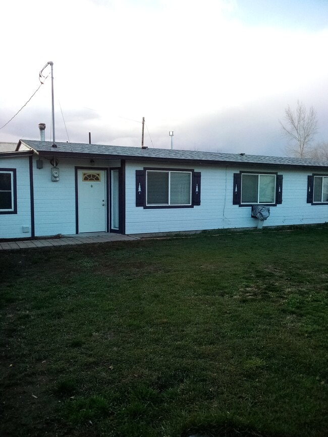 510 NW Bradford Ave, Unit A in Mountain Home, ID - Building Photo - Building Photo