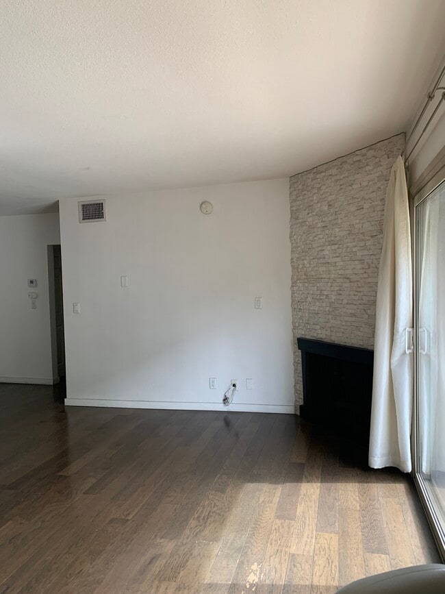 141 S Clark Dr in West Hollywood, CA - Foto de edificio - Building Photo