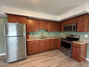 61 Beekman St in Saratoga Springs, NY - Building Photo - Building Photo