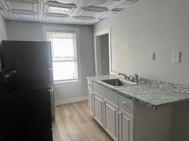 30 Ledge St in Nashua, NH - Building Photo - Building Photo