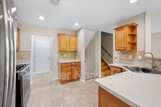 8 Boatworks Dr in Bayonne, NJ - Building Photo - Building Photo
