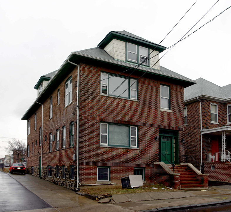 519 73rd St in North Bergen, NJ - Building Photo